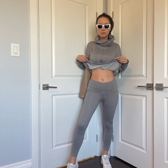 Two piece leggings and turtle neck - Picture 9 of 13